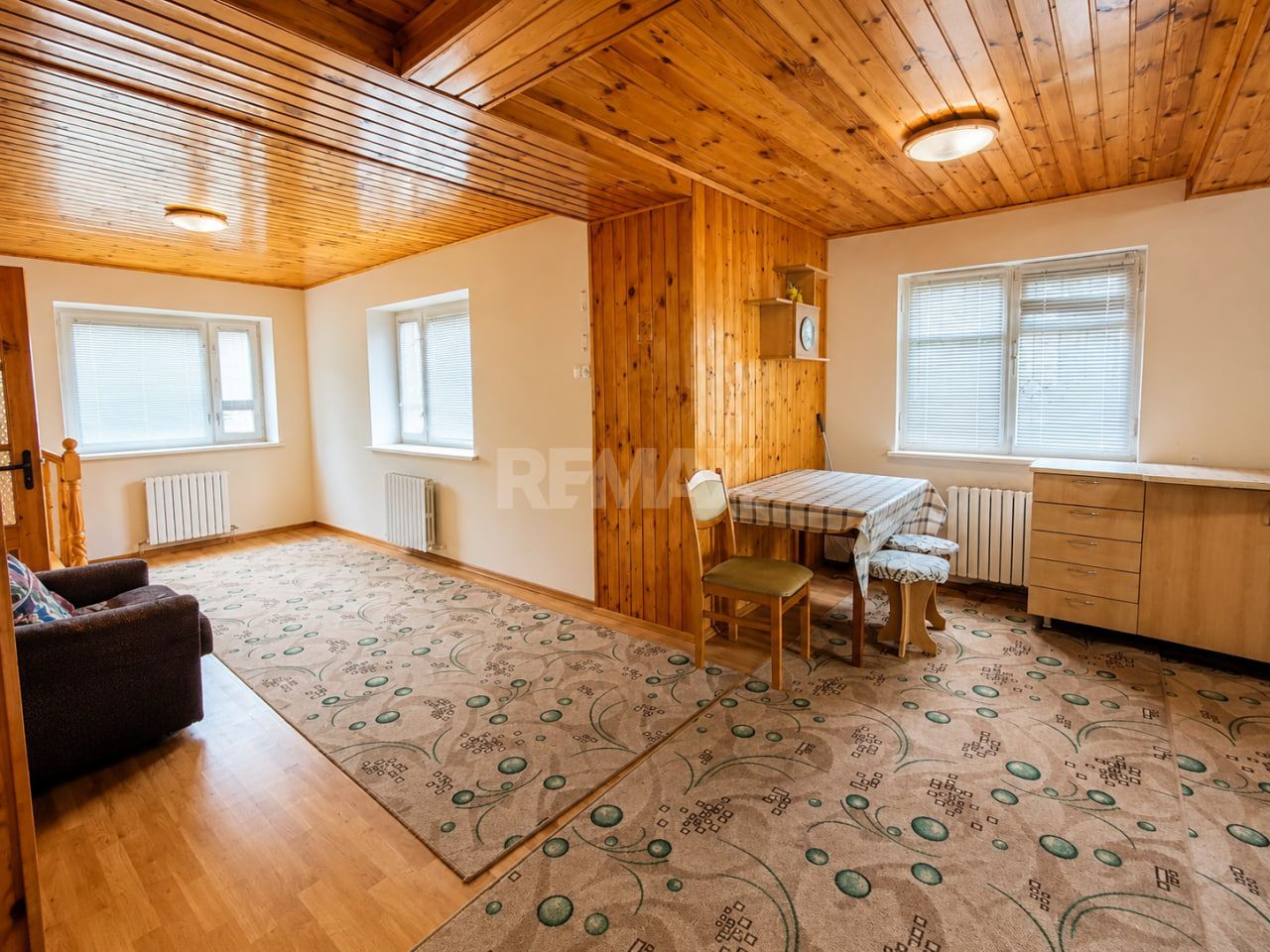 Nu este doar o vilă. Este refugiul tău verde cu 38 ari și pădurice proprie! - Poză 14