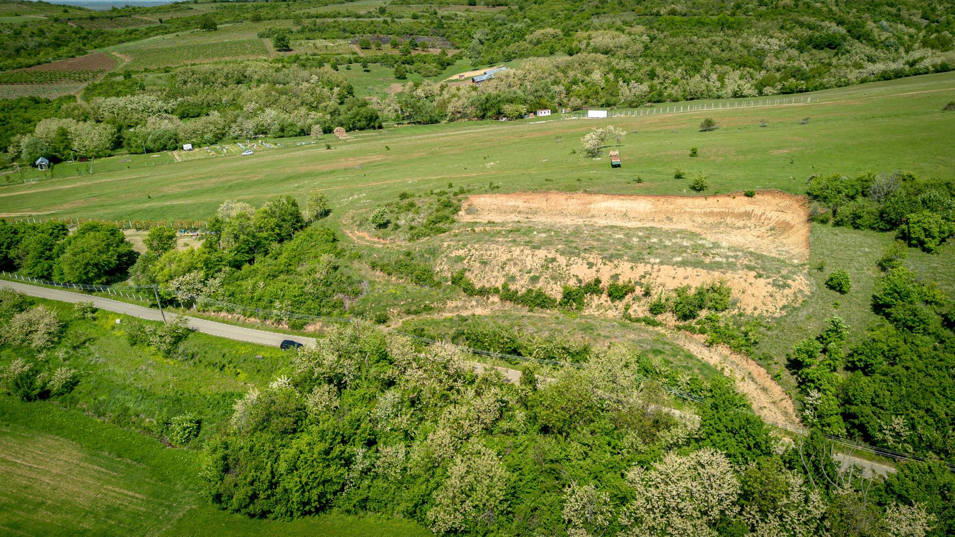 Teren extravilan în vecinătatea Mănăstirii Feredeu - Poză 5