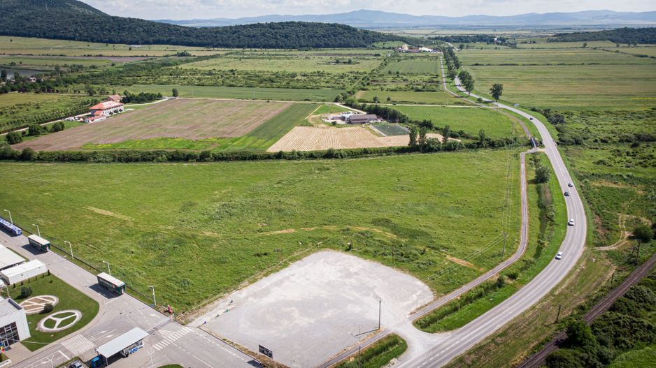 Teren 16,200mp lângă Hanul Moara cu Noroc Ineu - Poză 4
