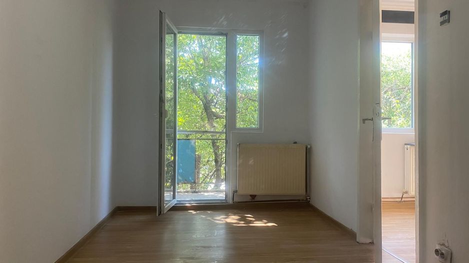 Foarte luminos! Vanzare apartament cu 3 camere in Targoviste - M11 - Poză 5