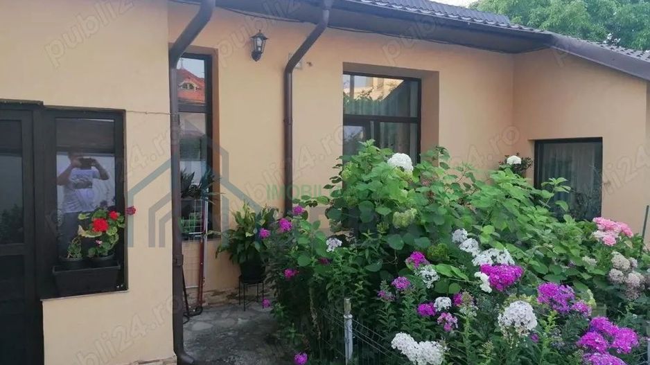 Casă cu 4 camere, ultracentrală Iași, 305 mp teren - Poză 1