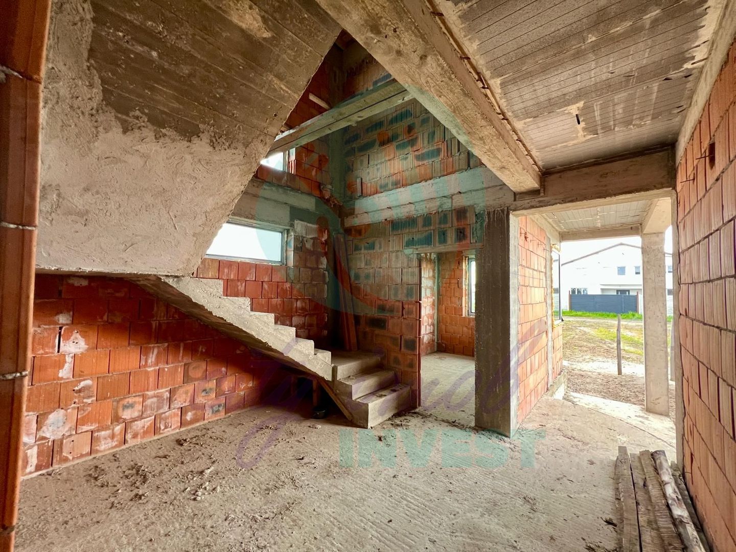 Casă la roșu P+1 | Teren 1750 mp | Dobreni-Giurgiu | Zonă liniștită - Poză 5