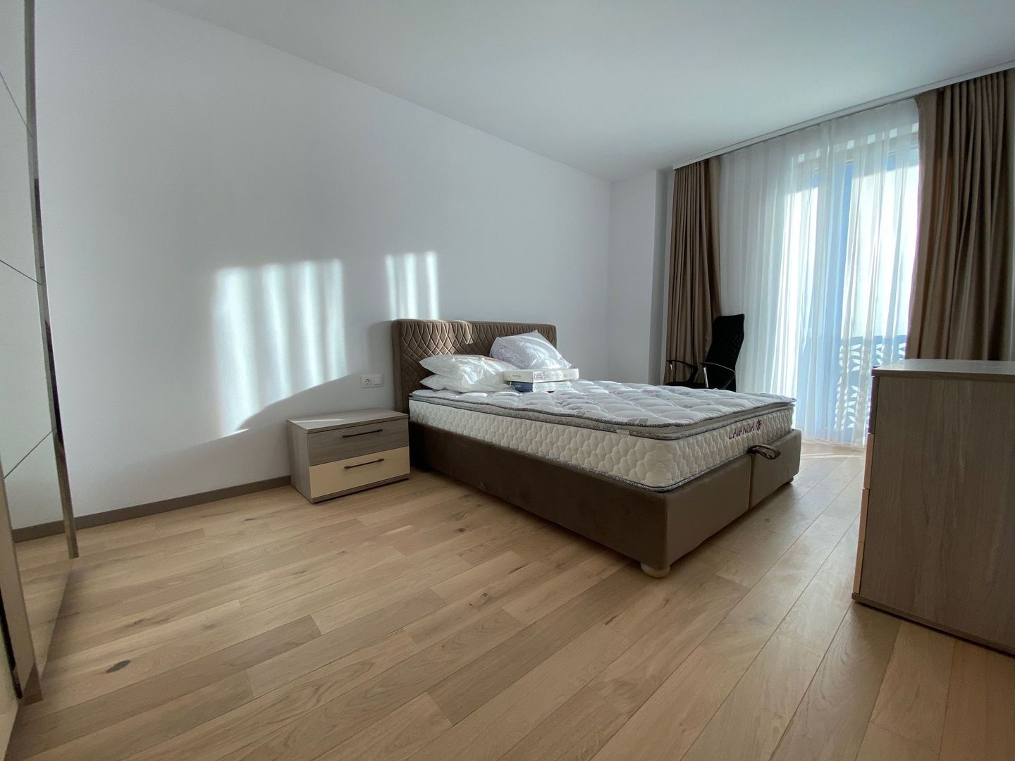 Apartament bloc nou 3 camere - parcare subterana - Poză 10