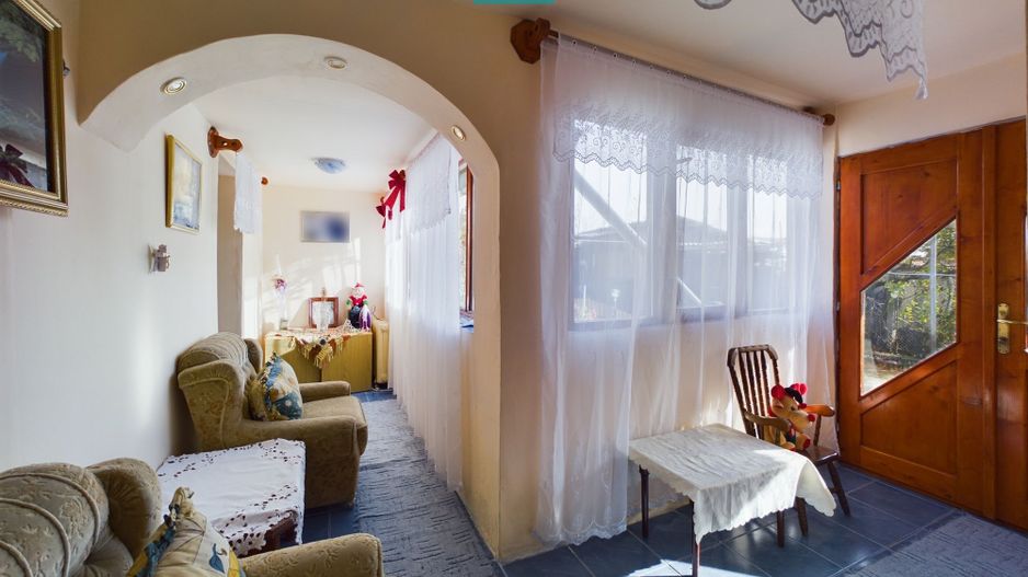 Casă cu front stradal generos Șeitin, județul Arad - Poză 6