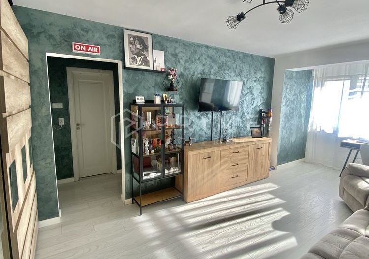 Apartament cu 2 camere, renovat și mobilat – Vedere panoramică - Poză 2