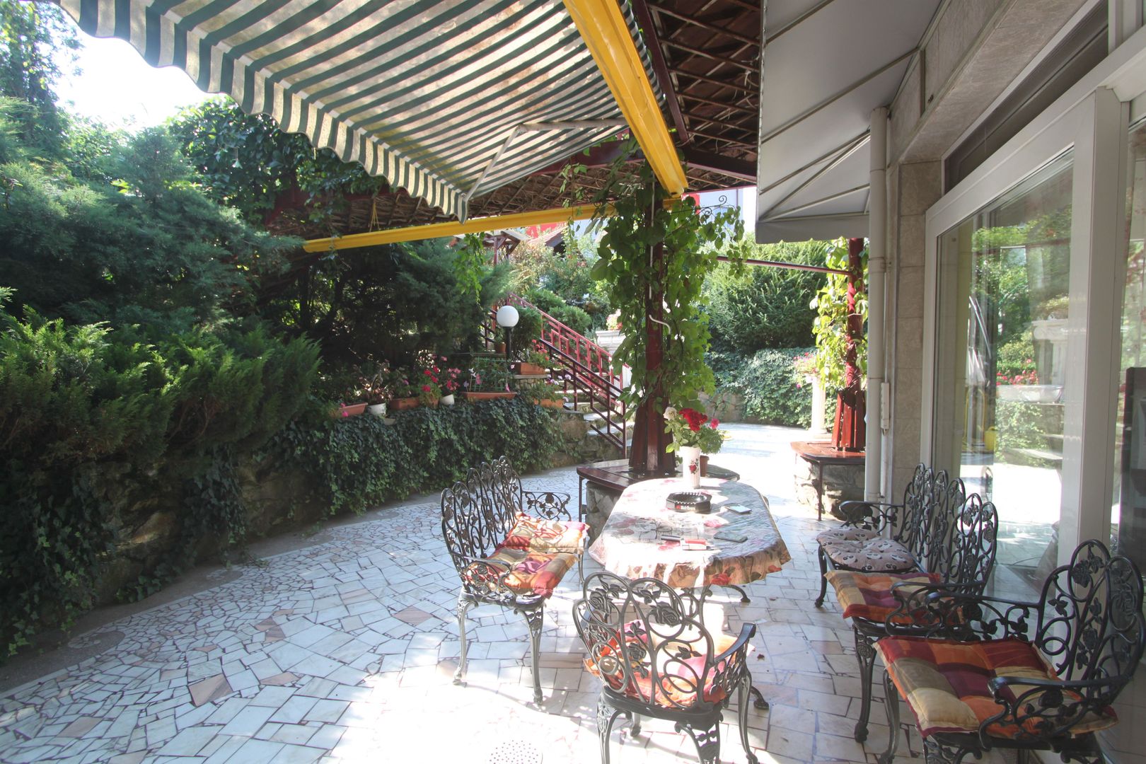 Casă / Vilă cu 8 camere de vânzare în zona Semicentral - Poză 46