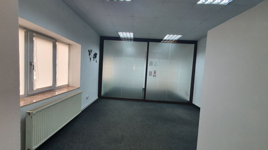 Spatiu comercial 39,22 mp + 18,17 mp pivnita + curte 18 mp - sos. Viilor - Poză 2