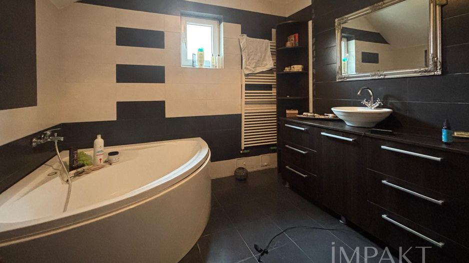 Vilă spațioasă cu garaj, curte de 600 mp  Sânnicoara - Poză 10