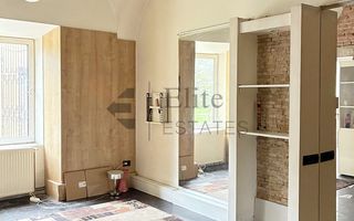 Apartament ultracentral in Pasajul Vulturul Negru din Oradea - Poză 4