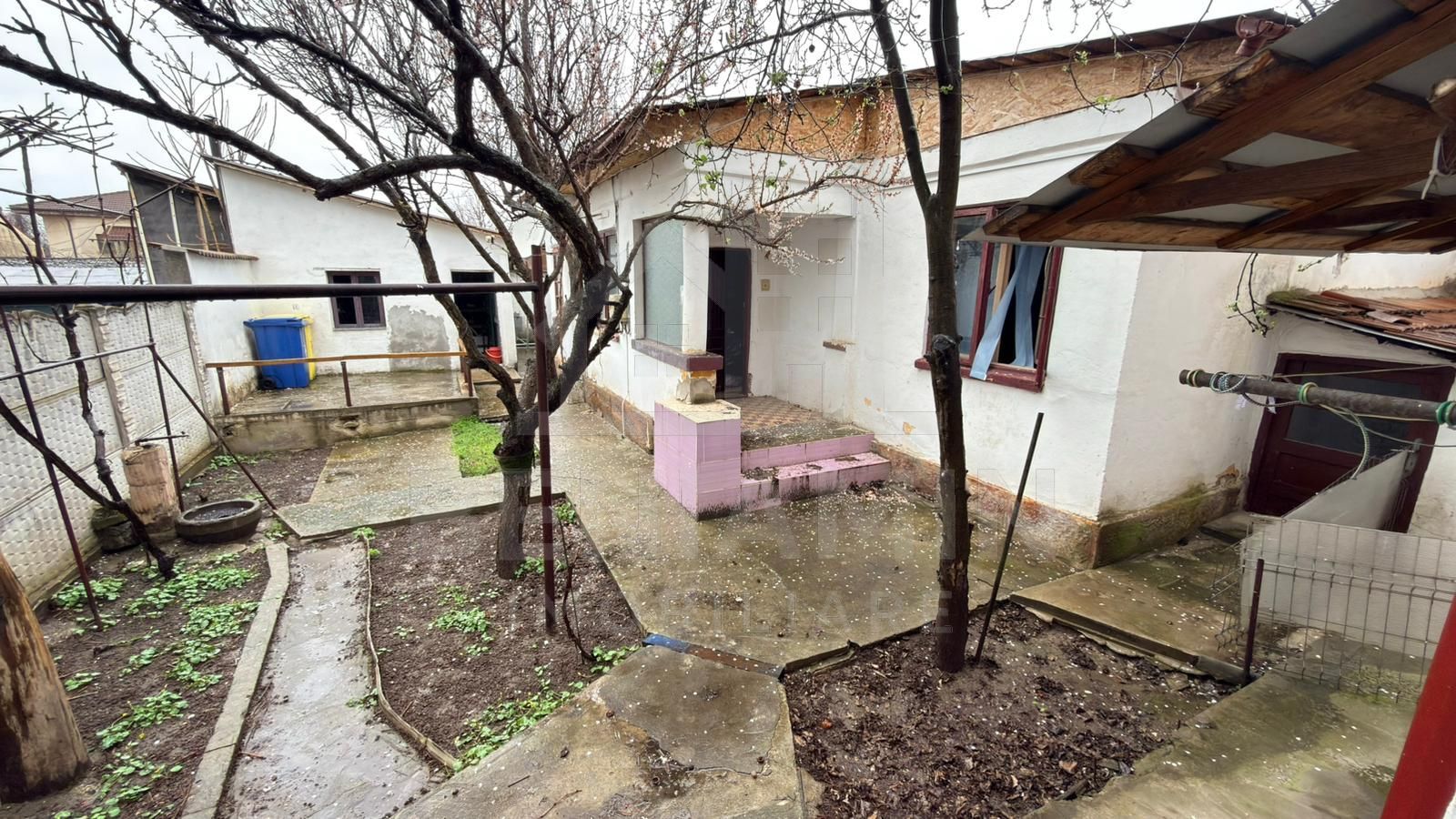 Vila-in-zona-Parcului-Nicolae-Romanescu-curte-mare-doua-constructii - Poză 2
