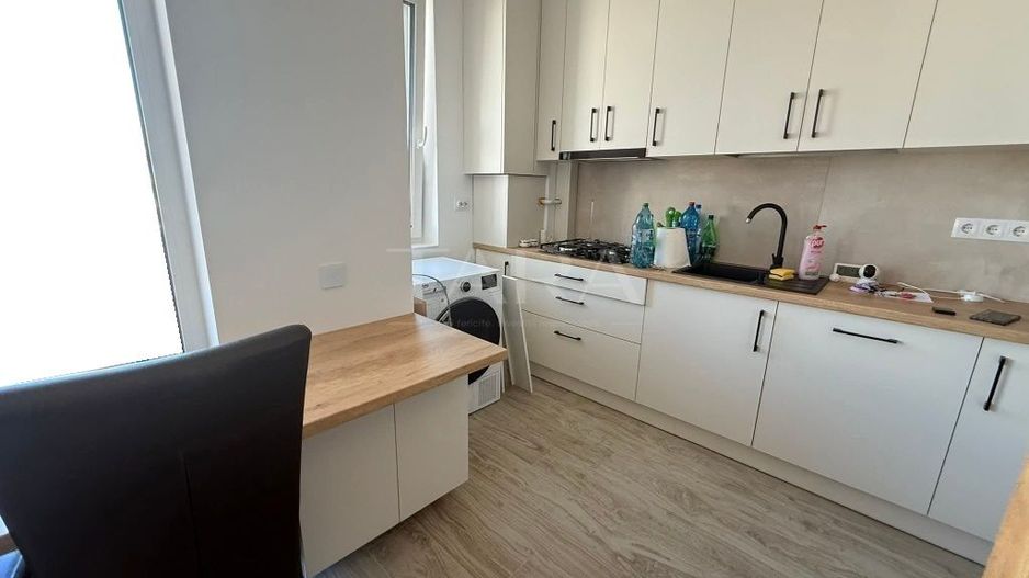 2 camere, complet mobilat – cu parcare inclusă, în zona Florilor. - Poză 1