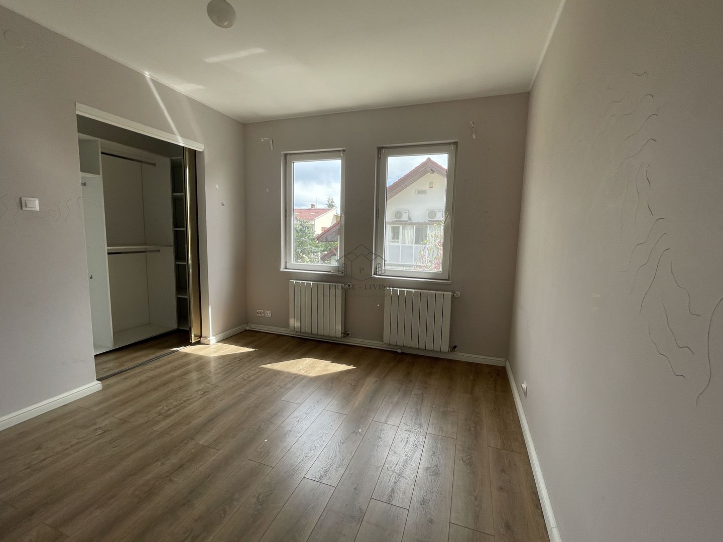 VILA SPATIOASA LA INCHIRIERE IN ZONA PIPERA LANGA SCOLI - Poză 16