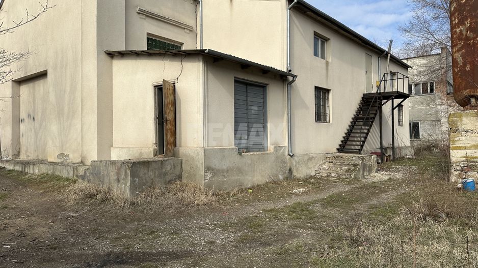 De vânzare spațiu comercial cu suprafața totală de 500m2  pe teren de 7ari în centru Orheiului. - Poză 4