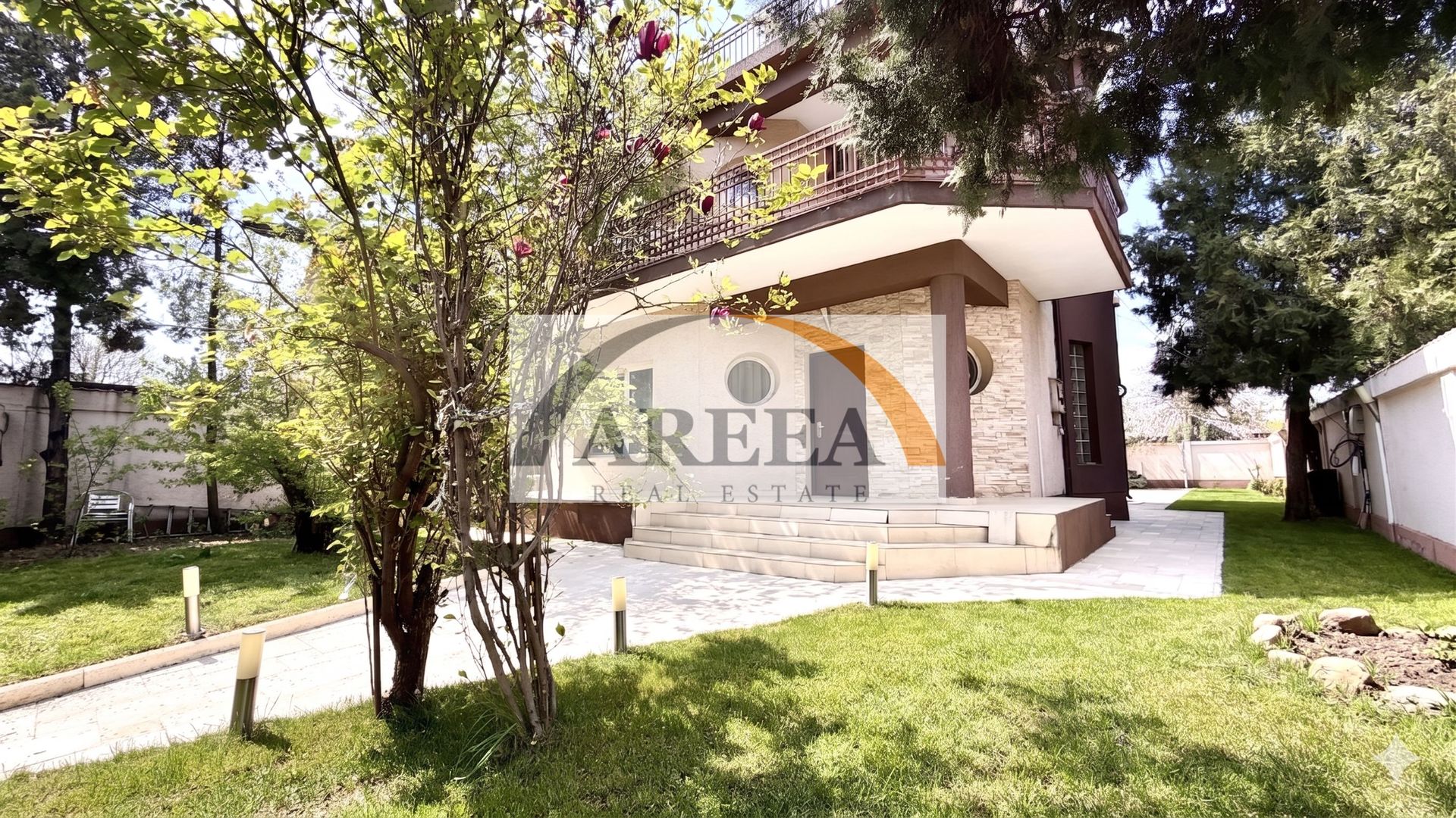 Vilă Premium la Aparatorii Patriei | 9 Camere | 450 mp | Potențial - Poză 1