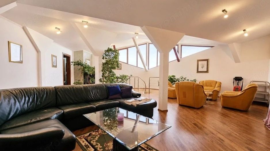 Vila Premium de Vanzare 241 mp I Sisesti - Poză 1
