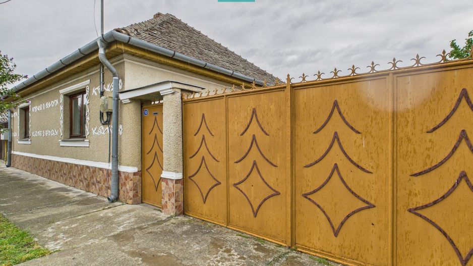 Casa Pecica, zona centrala. - Poză 1