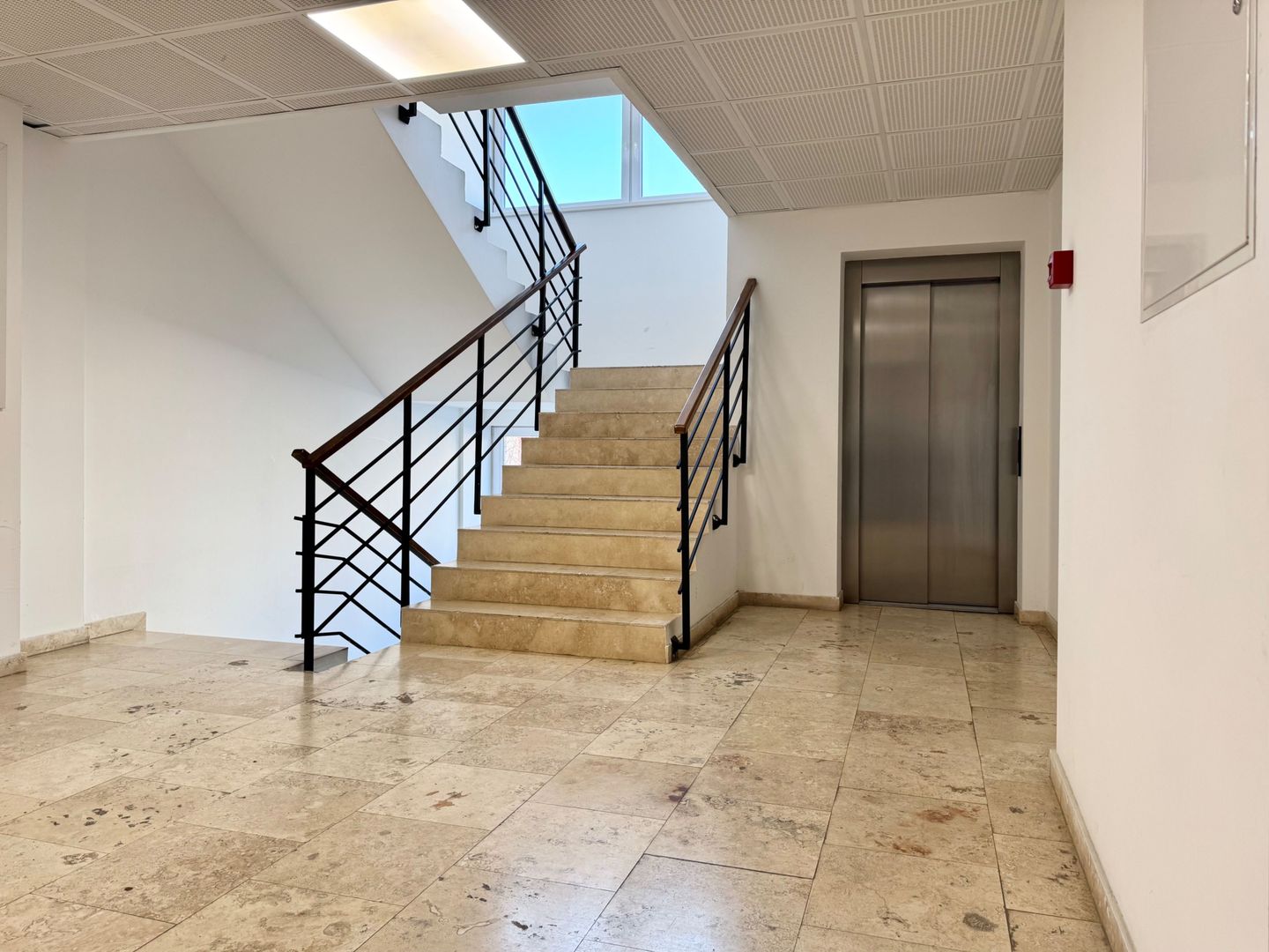 Apartament modern, lift și parcare – zona Calea Lipovei - Poză 34