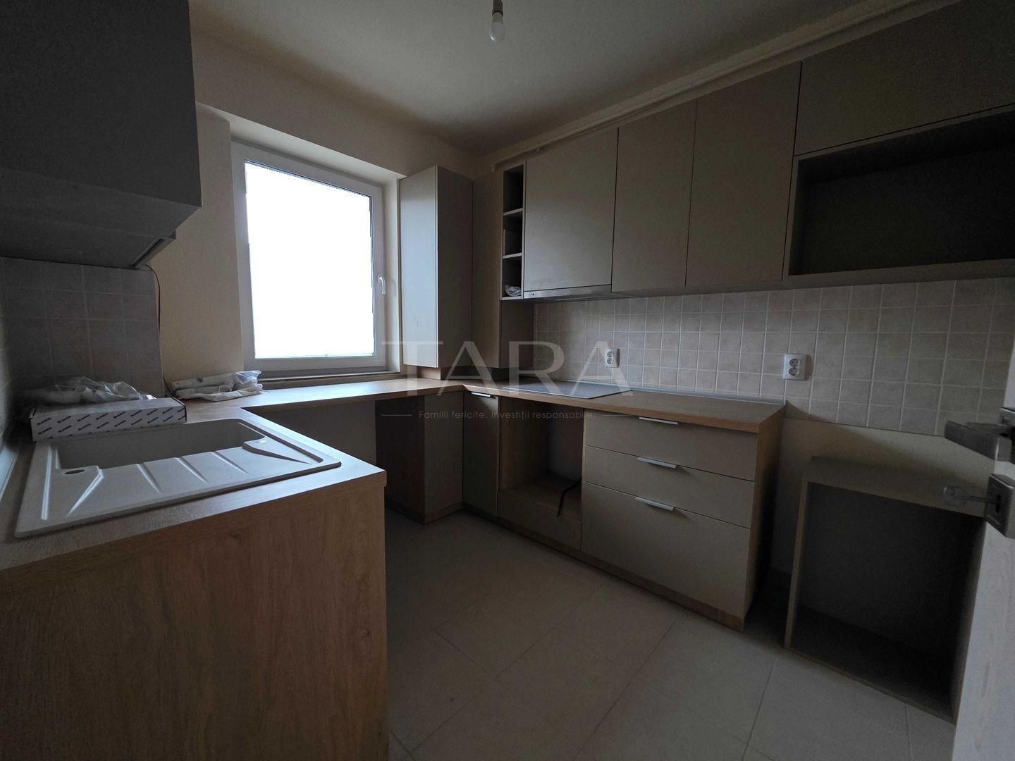 Apartament în zona Între Lacuri - Poză 2