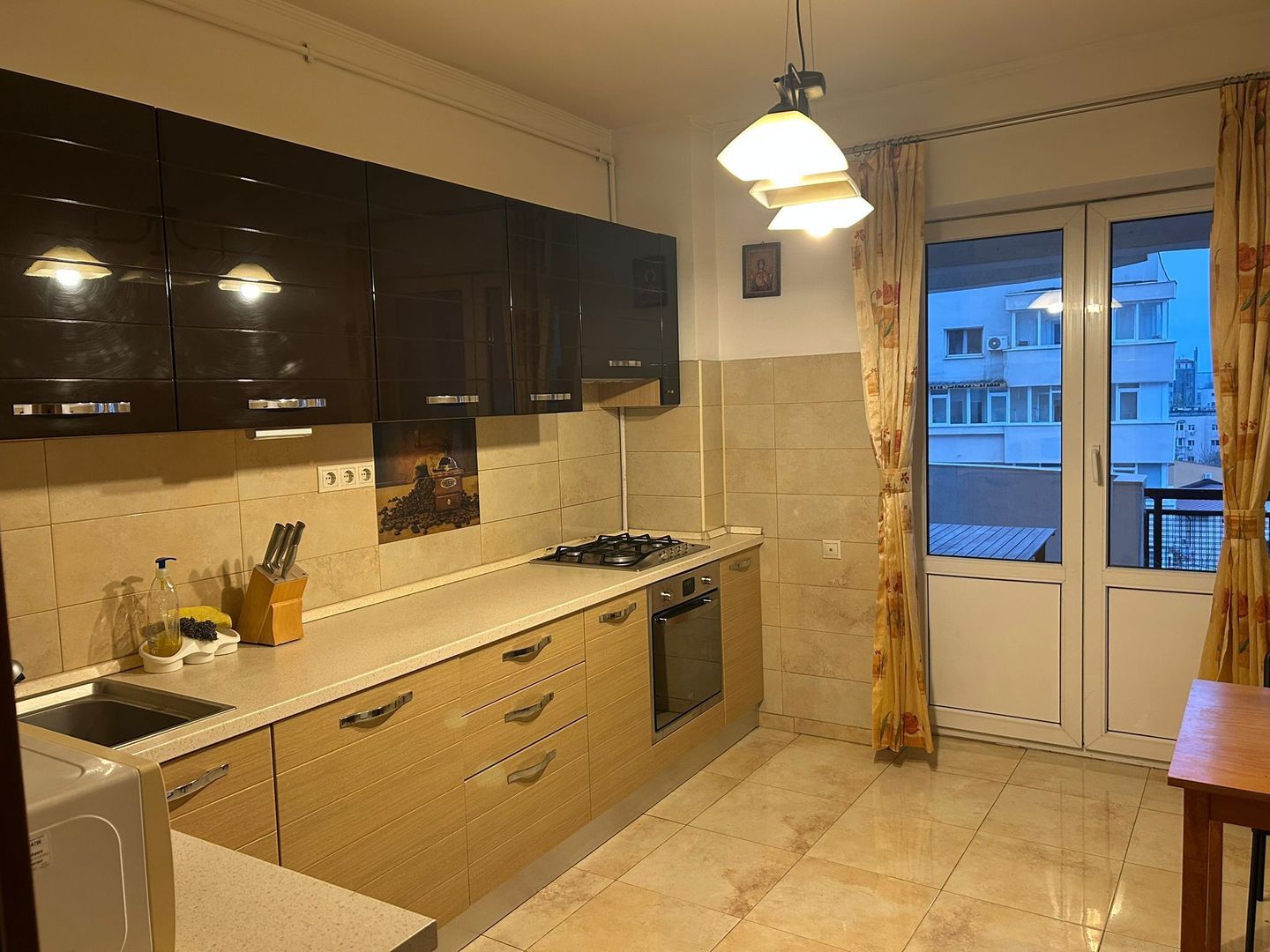 AP. 3 CAMERE VITAN, CENTRALA, PARCARE INCLUSA, METROU 15 MINUTE - Poză 1