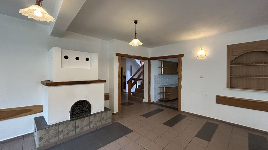 Pensiune cu potențial deosebit, vedere spectaculoasă spre Piatra Craiului - Poză 9