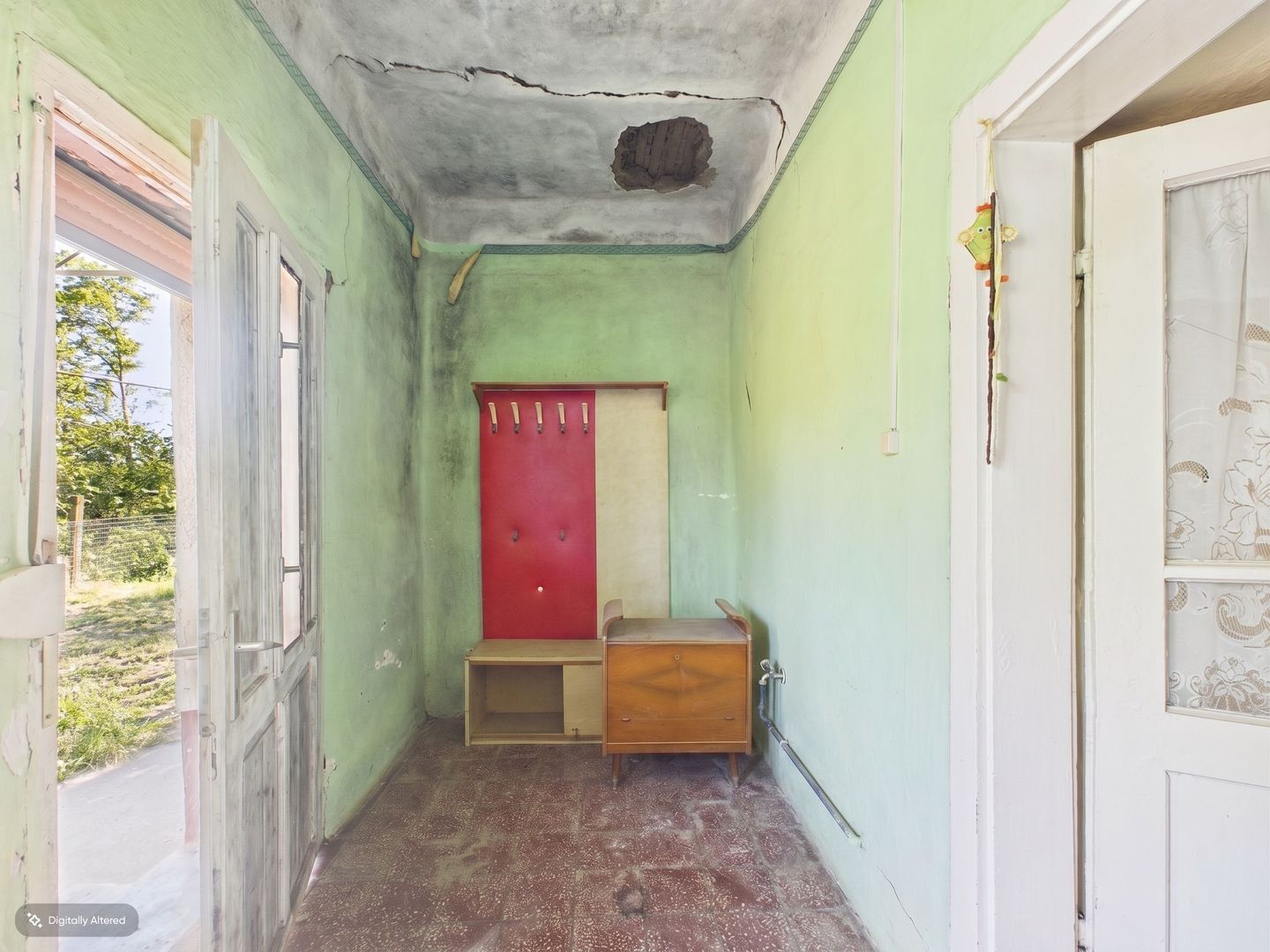 Casă cu 3 camere și 2646 mp teren în Dombegyhaz - Poză 5