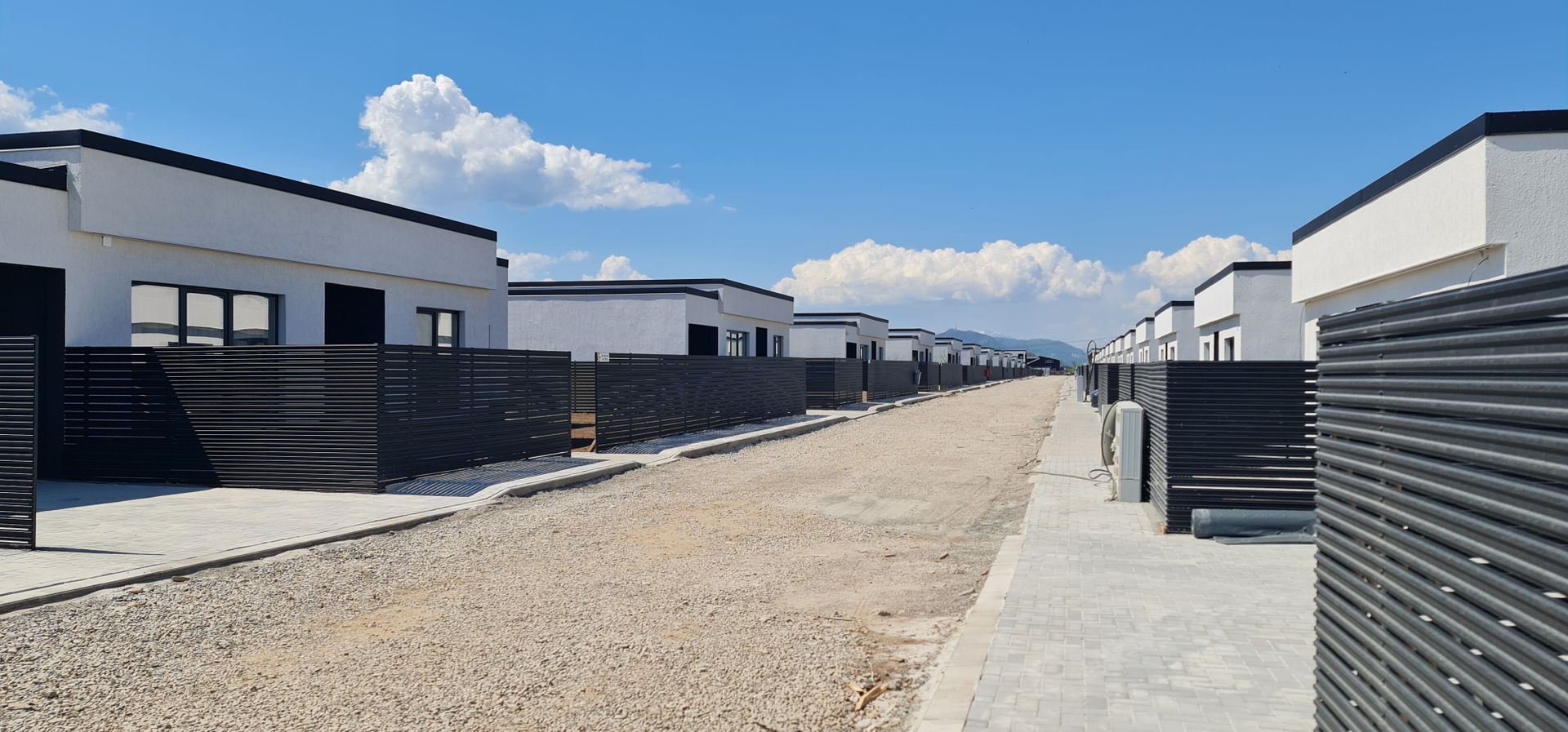 Casa 4 camere un nivel finalizata intabulata cartier Izvor Tarlungeni - Poză 1