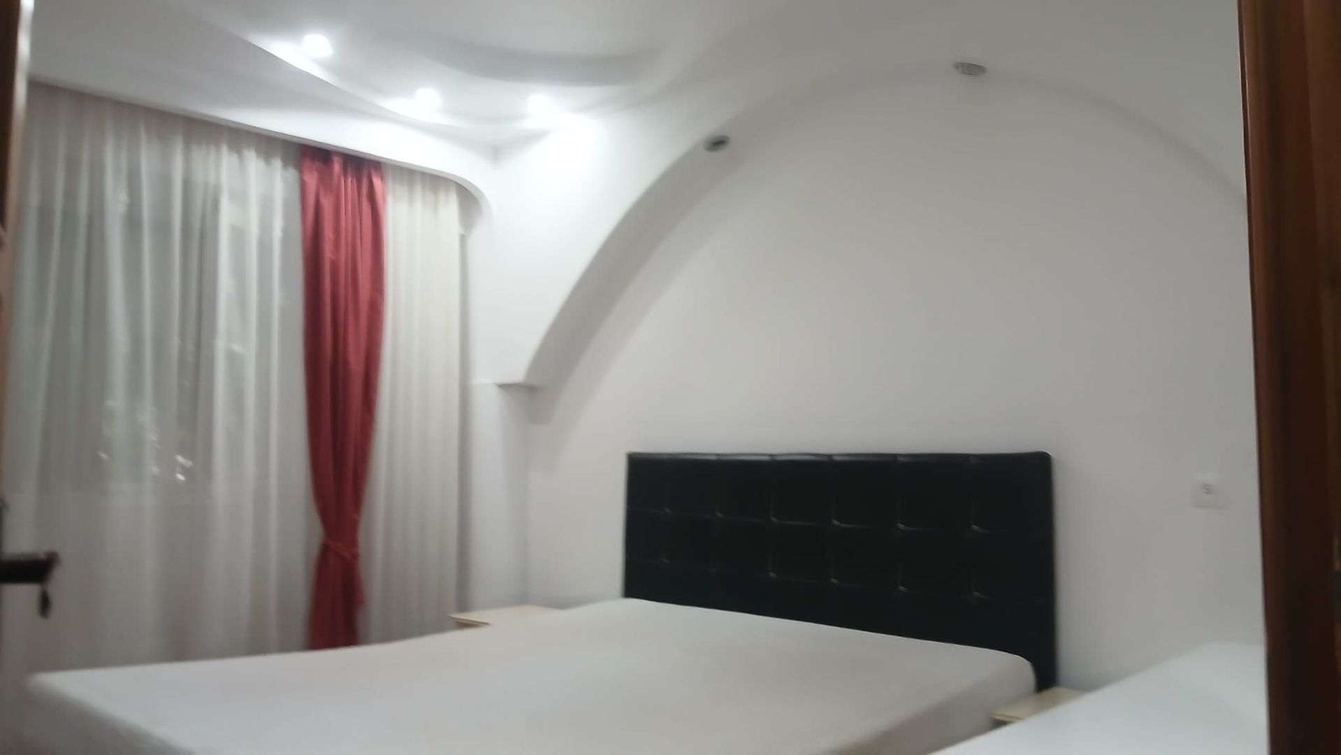 De inchiriat apartament cu 3 camere, I. C. Frimu, etaj 3, 450 euro - Poză 2