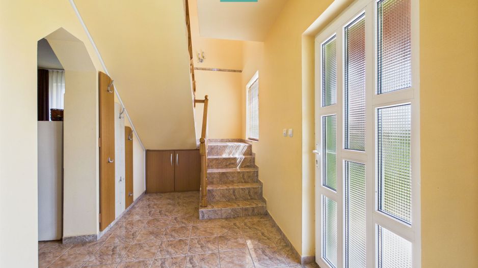 Vilă cochetă 4 camere P+M în Munar - Poză 2