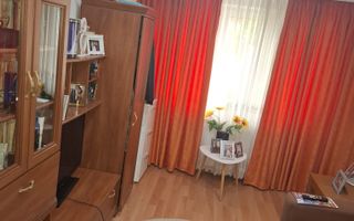 Apartament 3 camere,etaj 3/3,  renovat,65000 euro neg, Policlinica 2 - Poză 3
