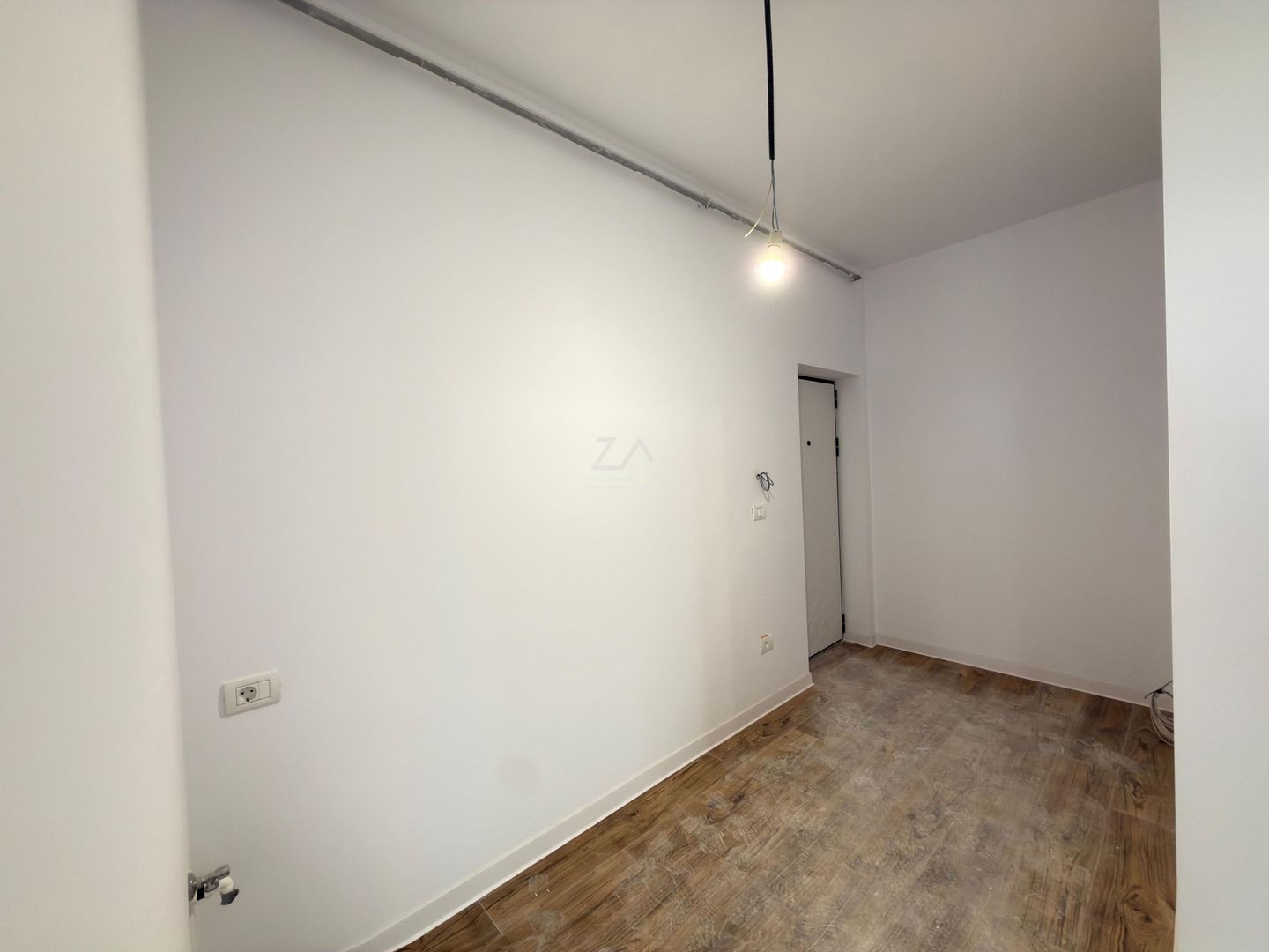 Bloc finalizat. Decomandat. Balcon mare. Loc de parcare. - Poză 9