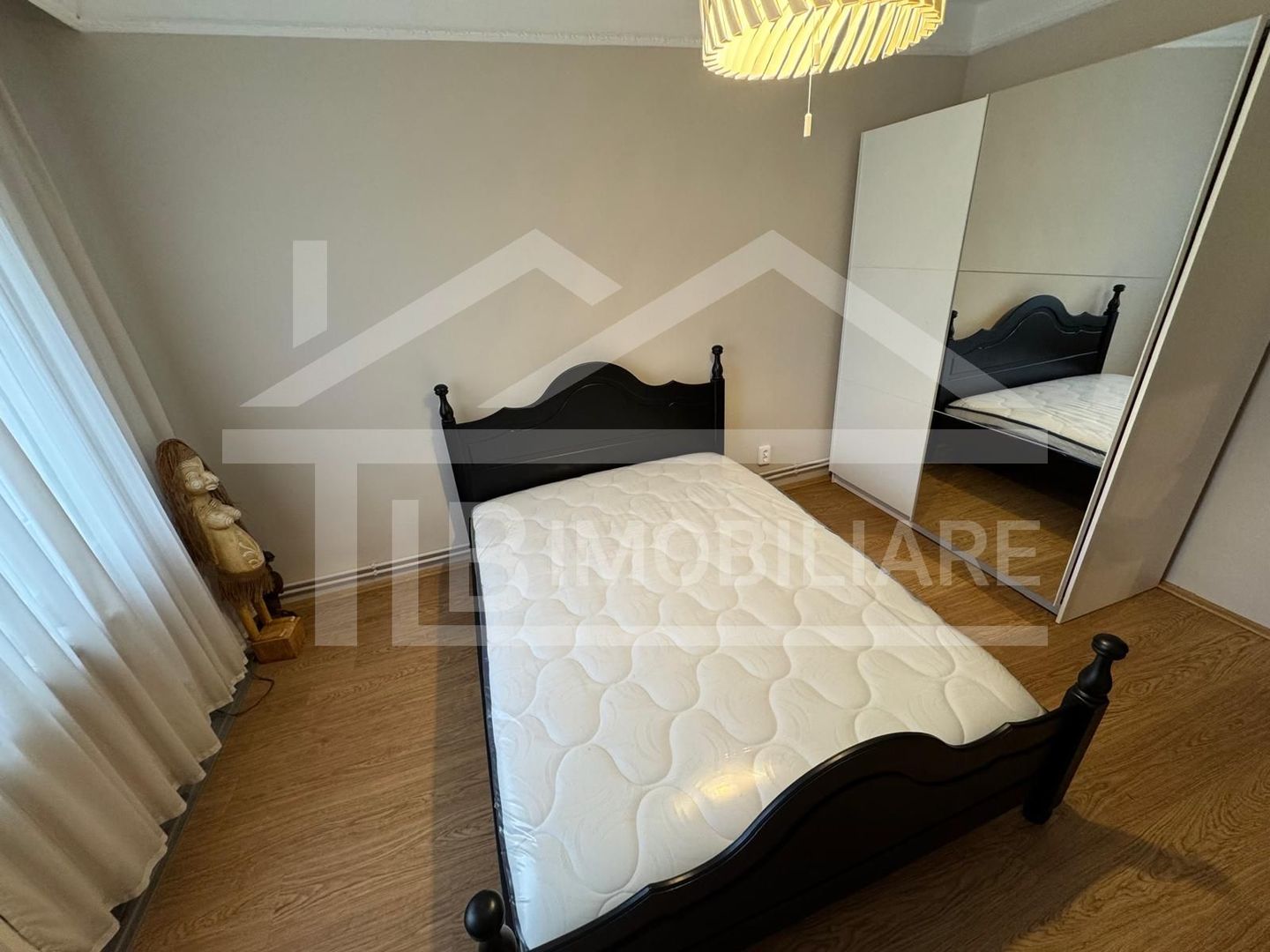 Apartament cu 3 camere, 85 mp, Zona Central - Poză 4