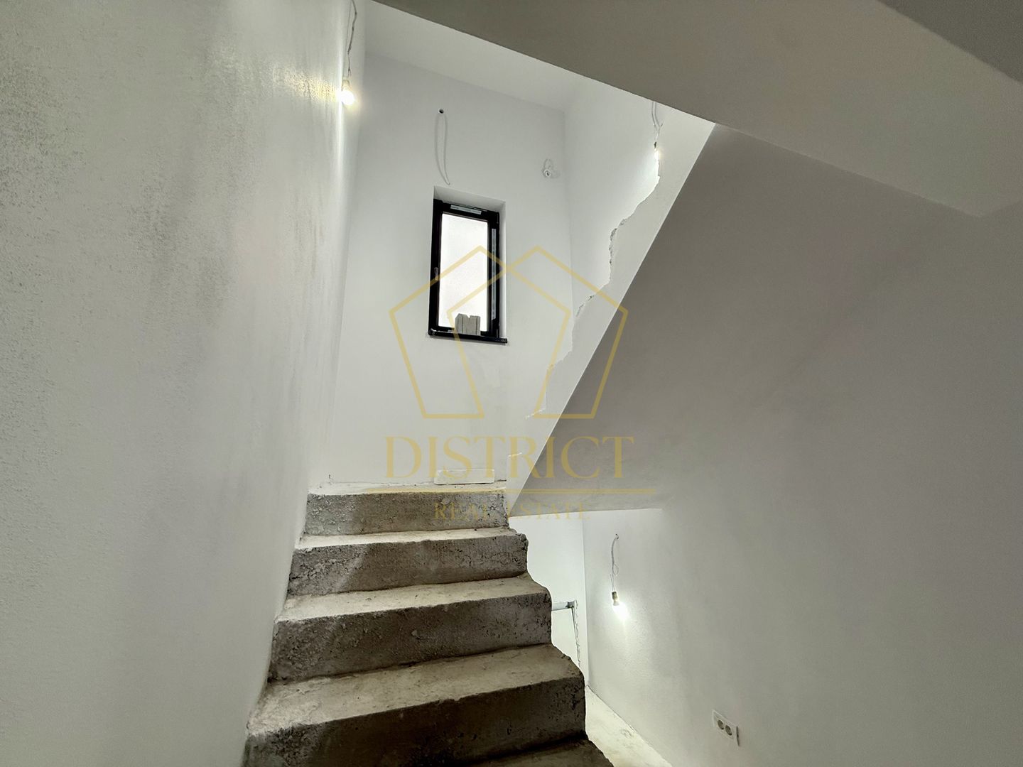 Duplex despartit prin camera tehnica cu 4 camere | Giroc - Poză 7