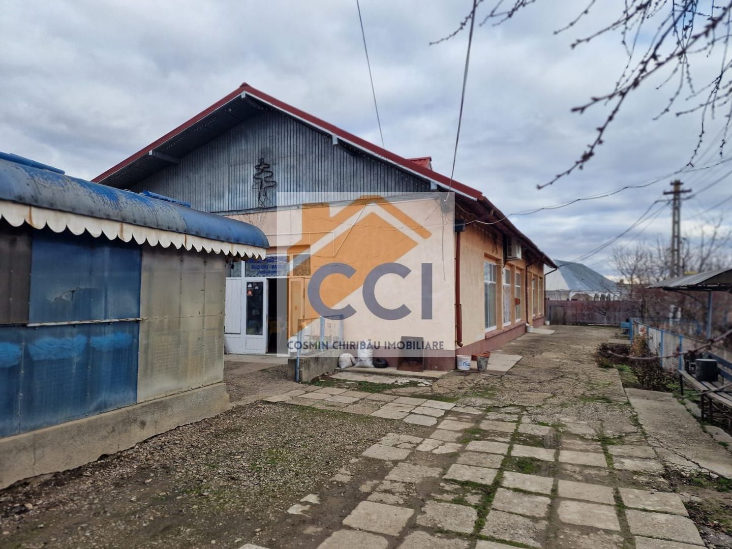 Se oferă spre vânzare / închiriere clădire cu spațiu comercial - Poză 10