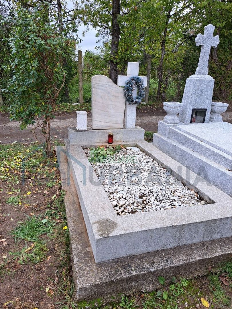 Loc de veci în Cimitirul Eternitatea, Iași – Criptă două nivele, monument din marmură - Poză 3