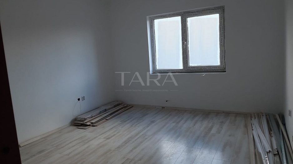 Apartament cu 3 camere de vânzare în Florești, zona Primăriei. - Poză 1