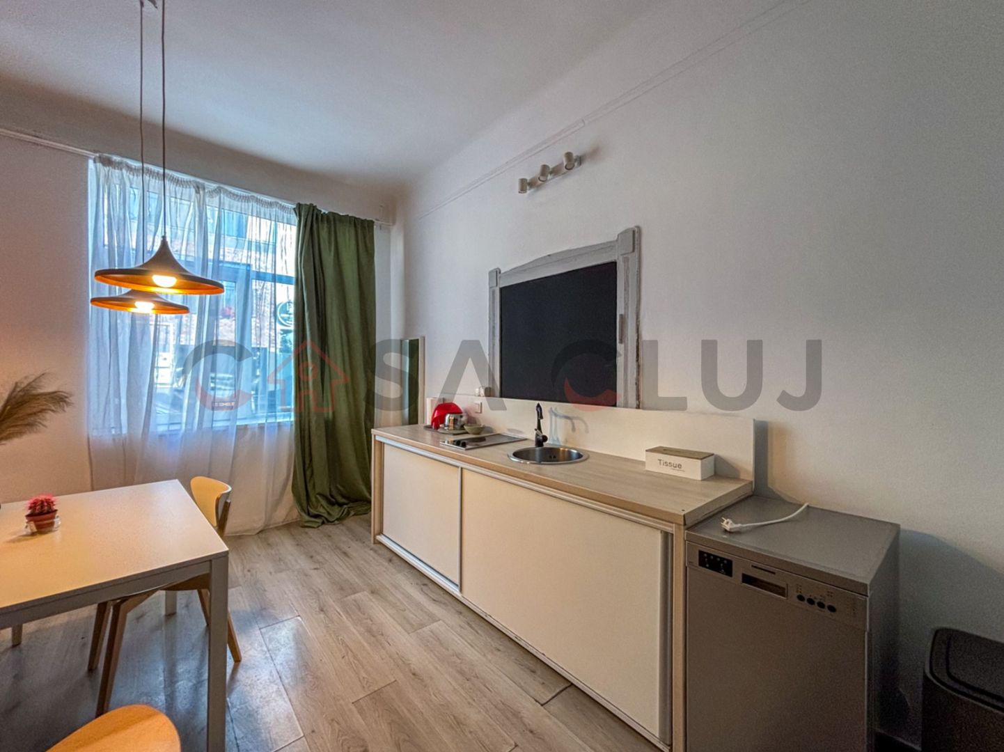 Studio langa Parcul Feroviarilor cu gradina proprie - Poză 2