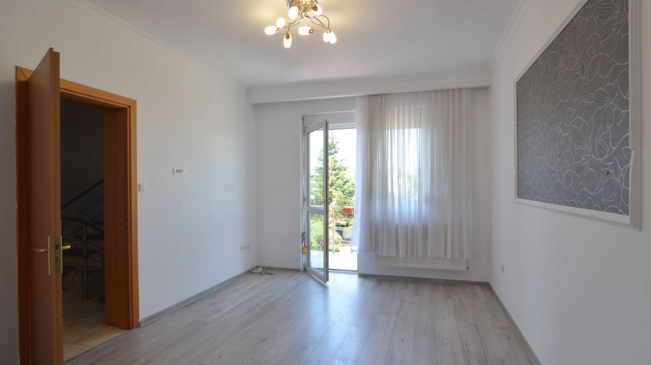 Inchiriem Vila individuala 6 camere cu panouri solare zona Pipera - Poză 22