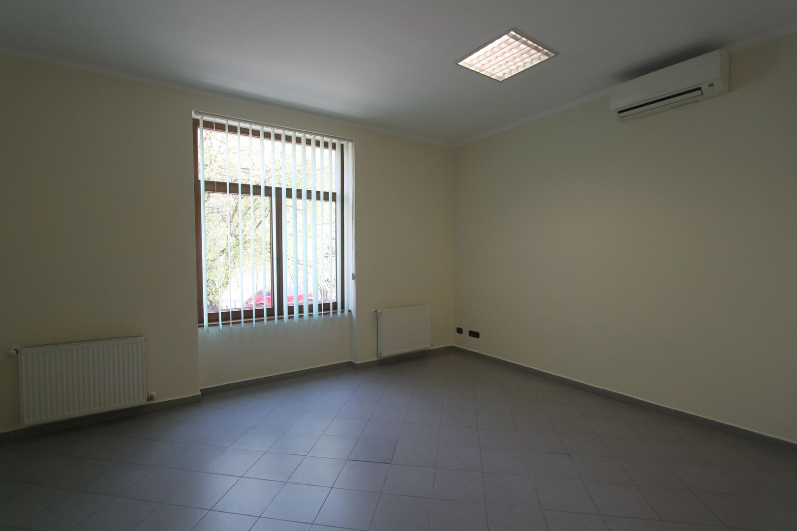 Birouri în vila - zona Balcescu - Poză 11