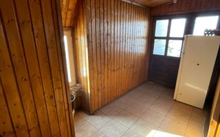 🏡 Casă la curte P+M – Sector 5 cu beci si garaj - Poză 2