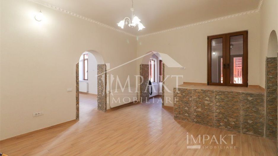 Spațiu comercial ultracentral, vad excelent, 7 încăperi - Poză 2