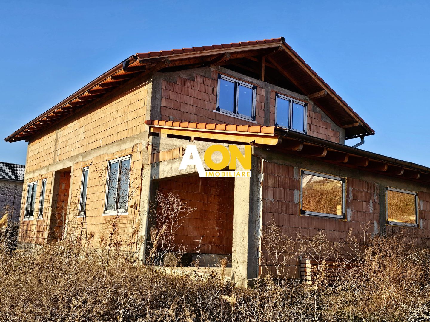 Casa la rosu, 5 camere, garaj, 479 mp teren, com. Ciugud - Poză 1