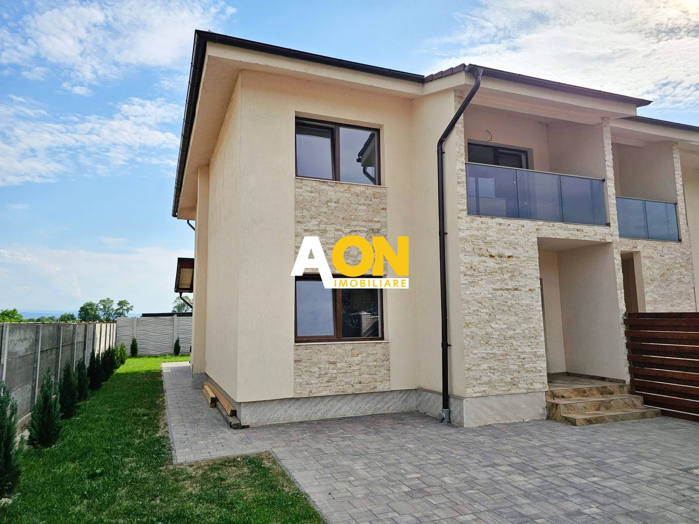 1/2 Duplex nou, 4 camere, finisat la cheie, 300 mp teren, zona Garii - Poză 1