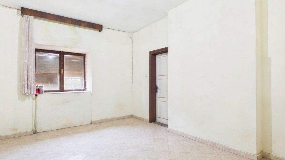 Colnă cu 7 camere în Covăsânț și teren 9 ha - Poză 12