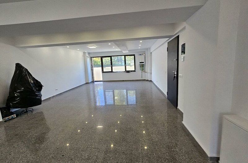 Spatiu comercial, Damaroaia/ Petrom City, terasa 37mp+boxa+2locuri par - Poză 4