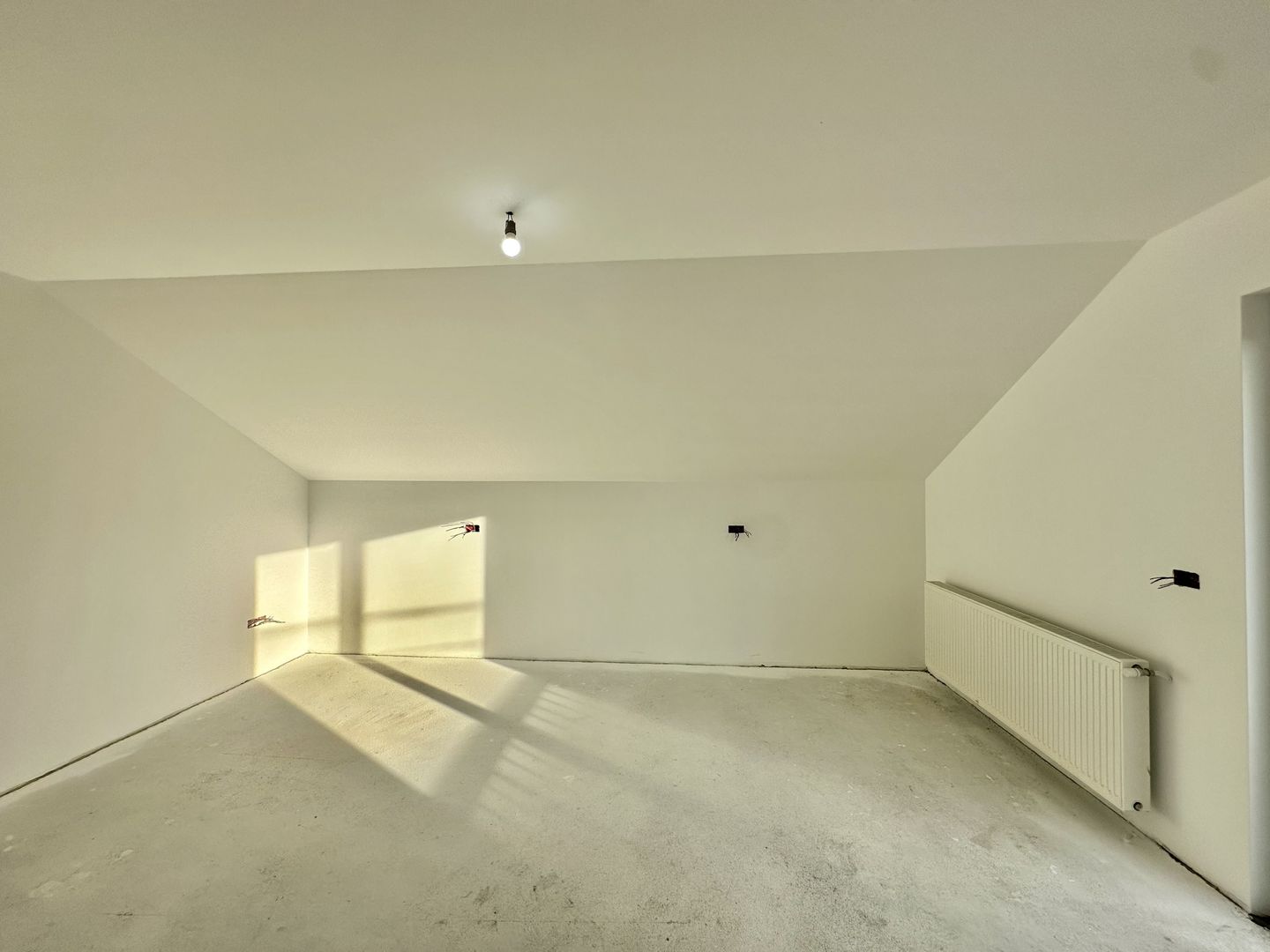 Casă individuală de vanzare  cu garaj și curte proprie – Hălchiu - Poză 18