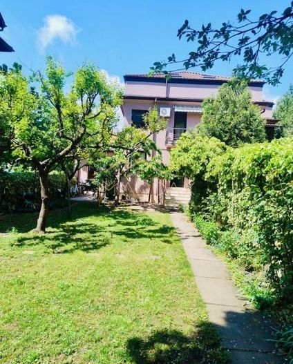 Casa/ Vila 4 camere in Domenii*** - Poză 2