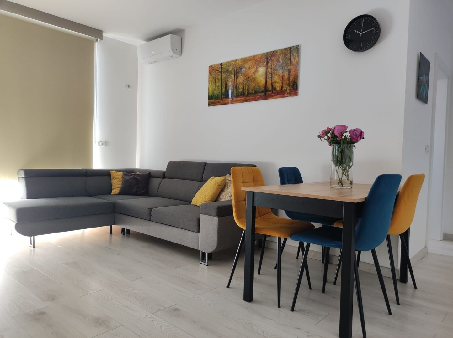 Apartament cu 3 camere, 2 bai si loc de parcare - Poză 3
