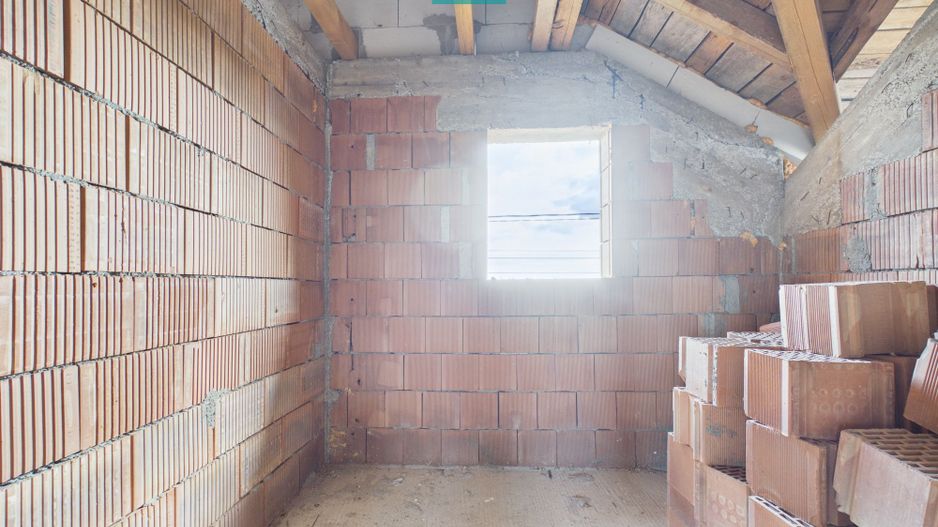 Casă la roșu cu  6 camere,  teren 500 mp în Aluniș - Poză 6