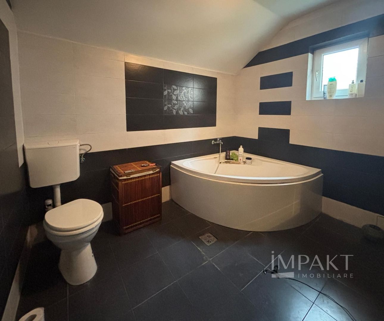 Vilă spațioasă cu garaj, curte de 600 mp  Sânnicoara - Poză 11