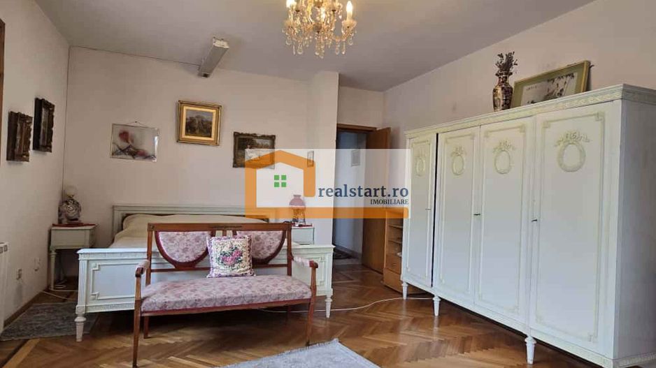 Vedere padure, panouri solare si fotovoltaice, pompa de caldura,  semineu - Poză 18